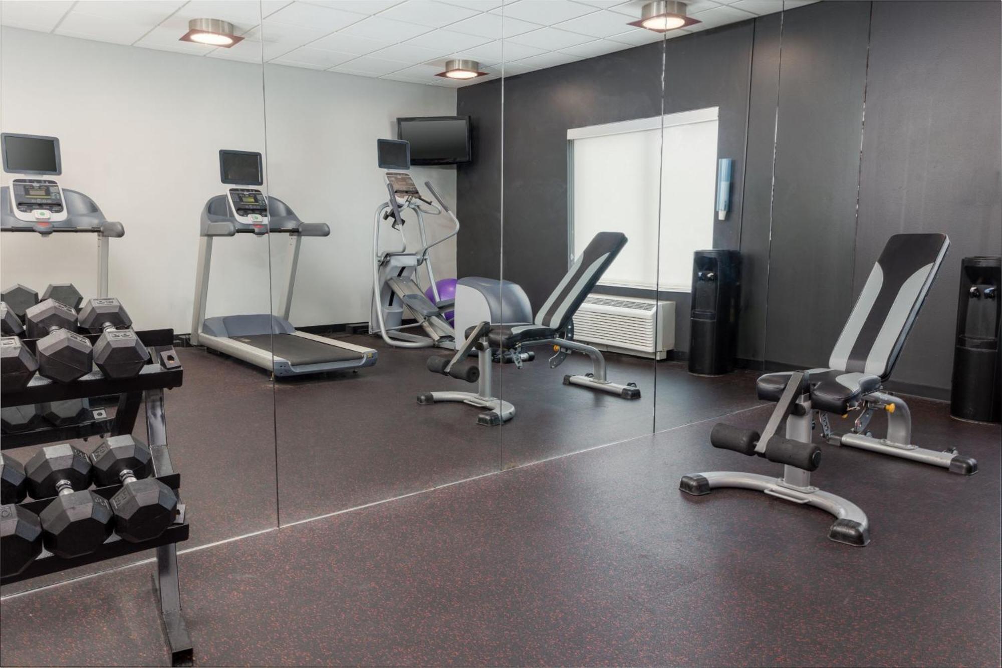 Towneplace Suites By Marriott Erie Kearsarge Экстерьер фото